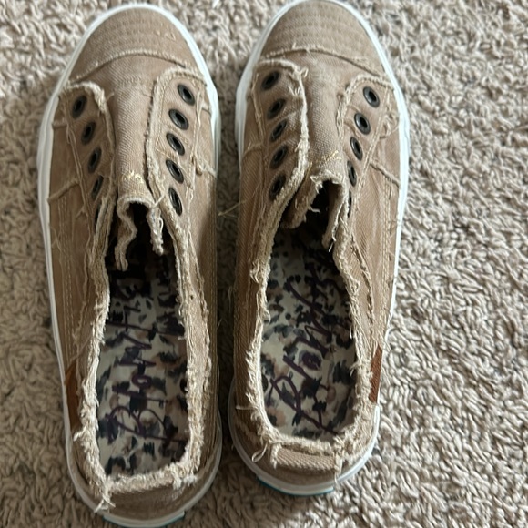 Blow fish shoes sold ! - Picture 3 of 6